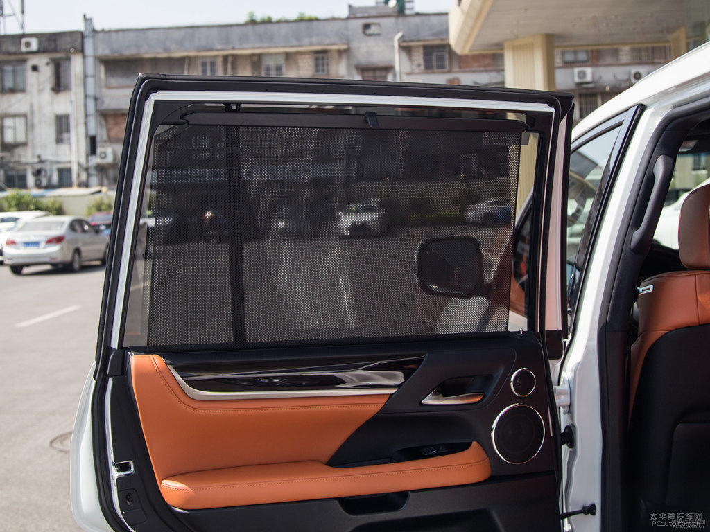 珍珠白雷克薩斯LX車廂內(nèi)飾圖片