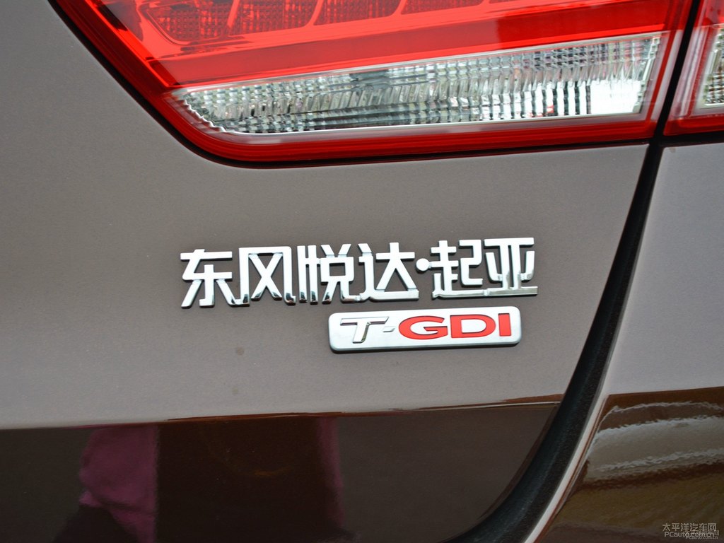 典雅金起亞K5凱酷車尾外觀圖片