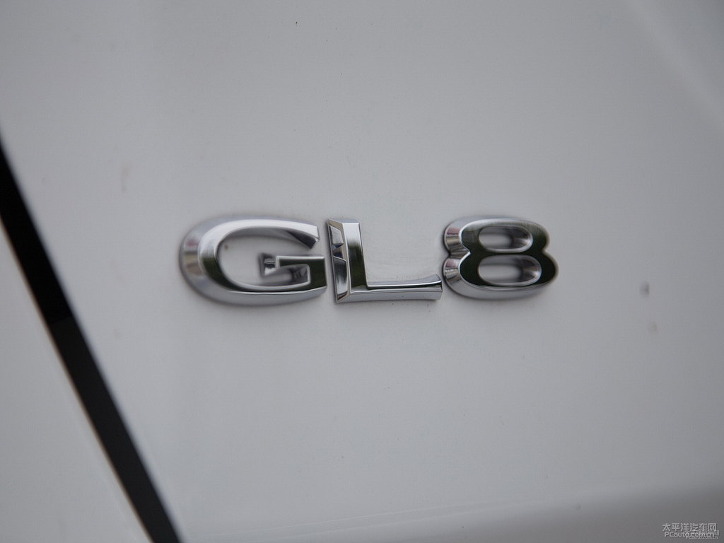 皓白別克GL8車尾外觀圖片