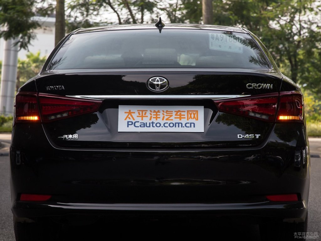 黑色皇冠車尾外觀圖片