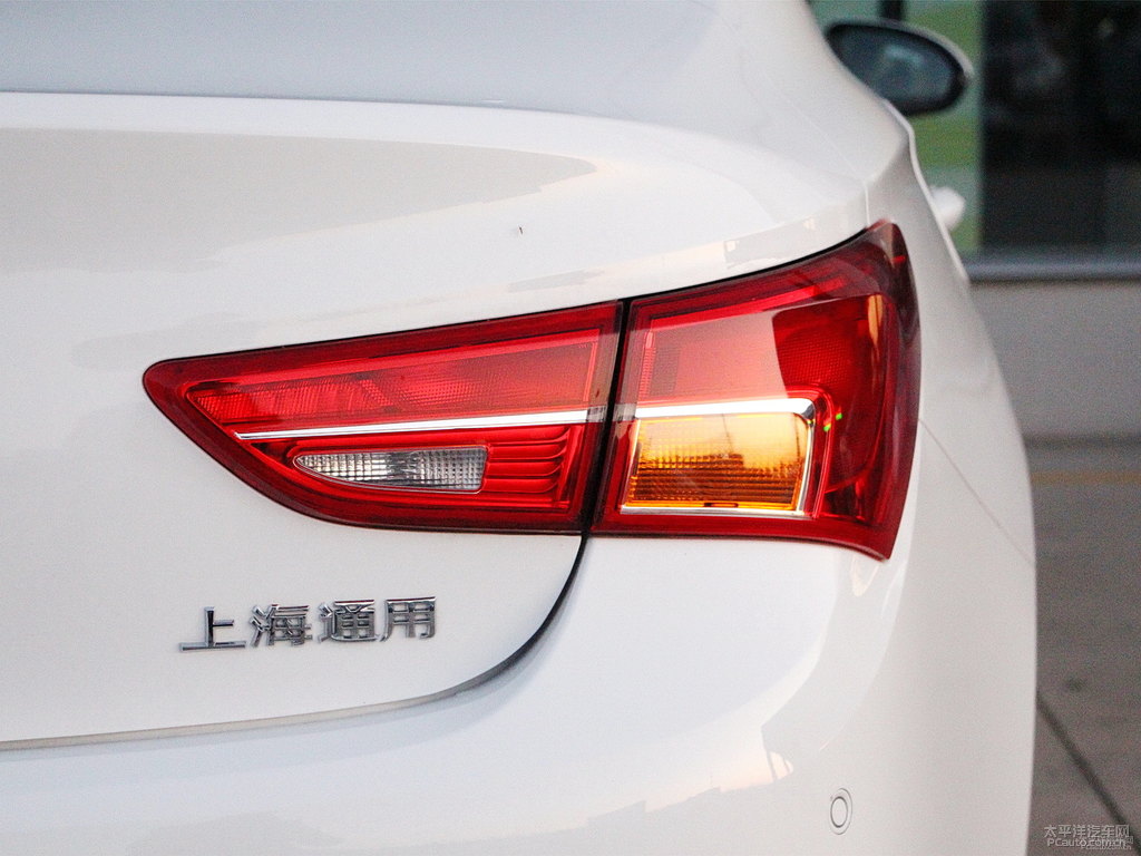 雪域白威朗車尾外觀圖片
