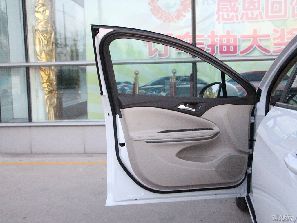 雪域白威朗車(chē)廂內(nèi)飾圖片