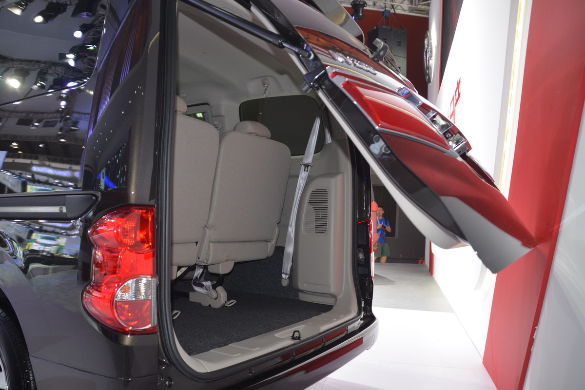 日產(chǎn)NV200車(chē)展高清大圖