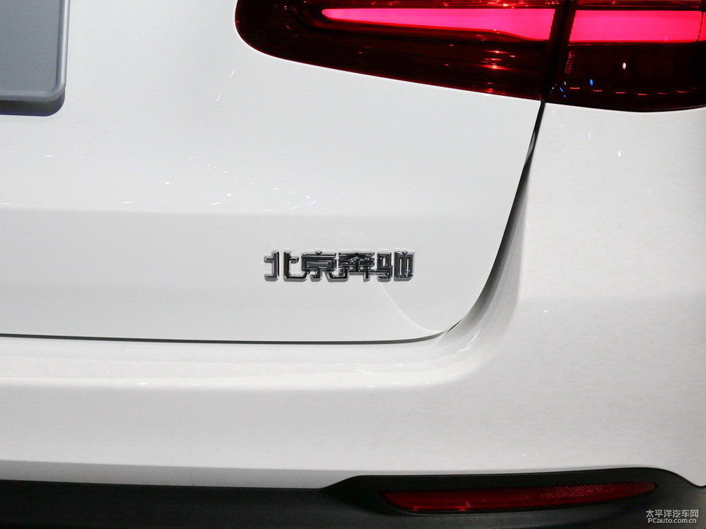 北極白奔馳GLC車尾外觀圖片