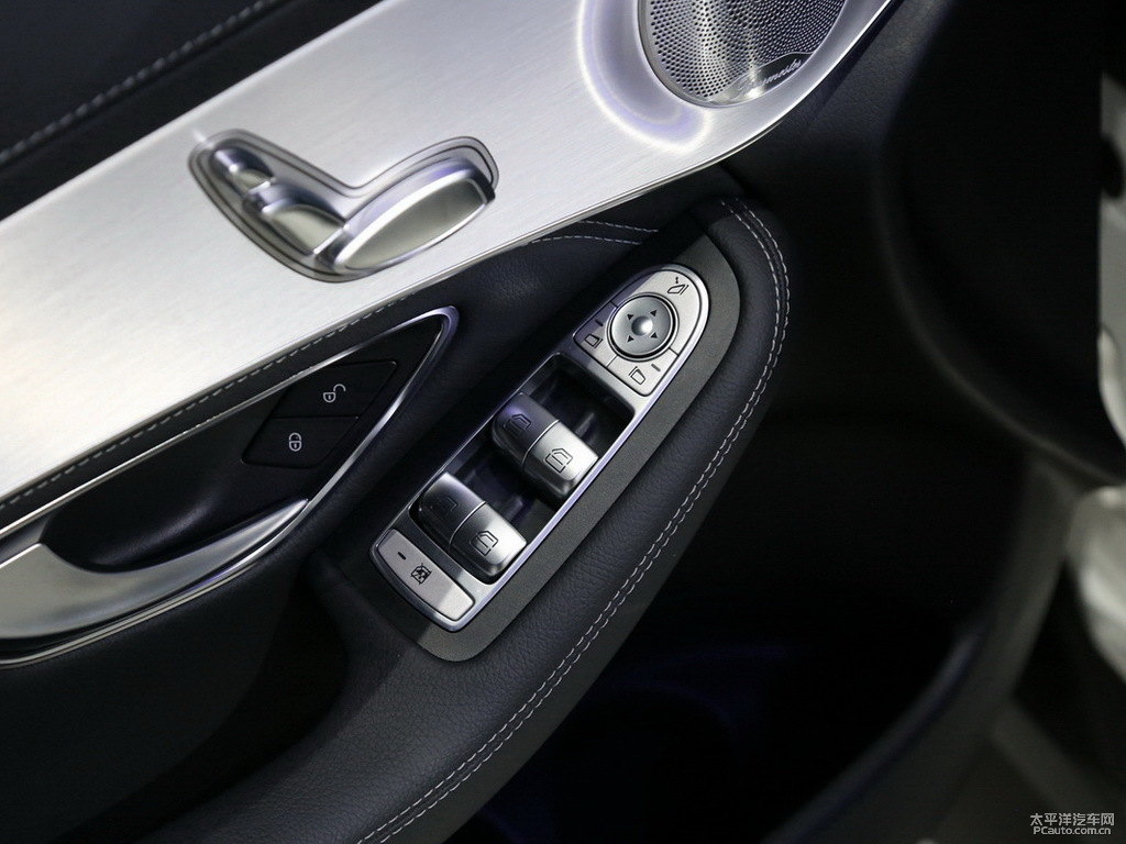 北極白奔馳GLC車廂內(nèi)飾圖片