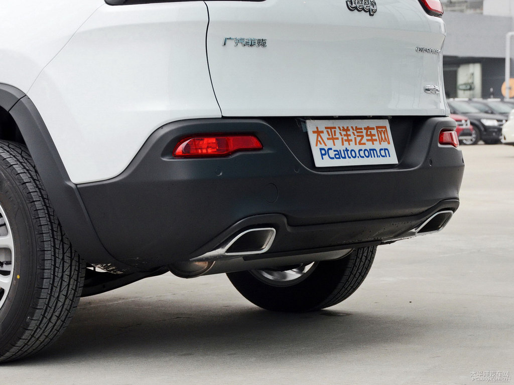 皓白自由光車(chē)尾外觀圖片