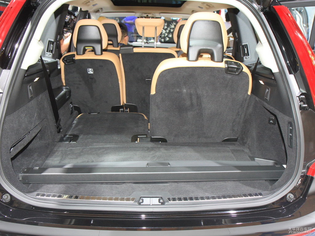 瑪瑙黑沃爾沃XC90后備廂空間圖片