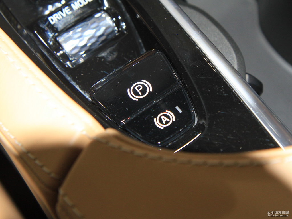 瑪瑙黑沃爾沃XC90中控內(nèi)飾圖片