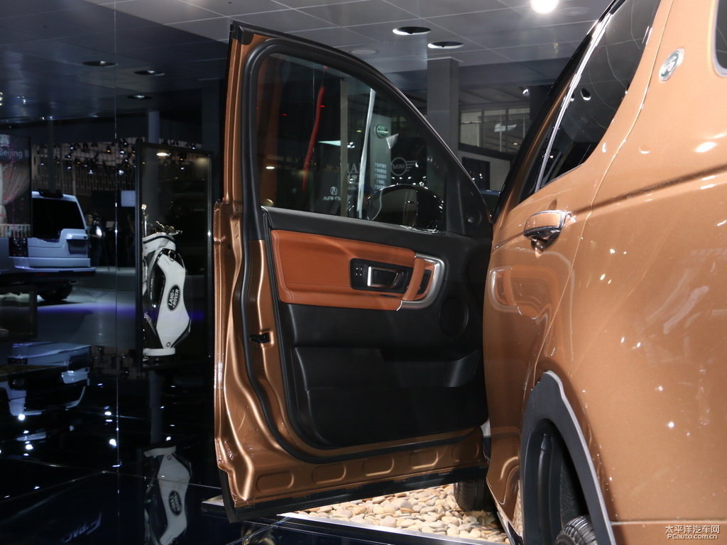 桑給巴爾棕金發(fā)現神行車廂內飾圖片
