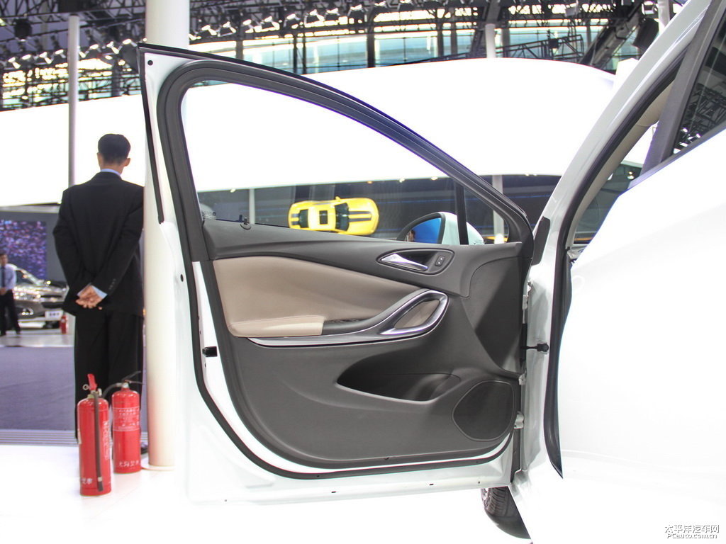 雪域白威朗車(chē)廂內(nèi)飾圖片