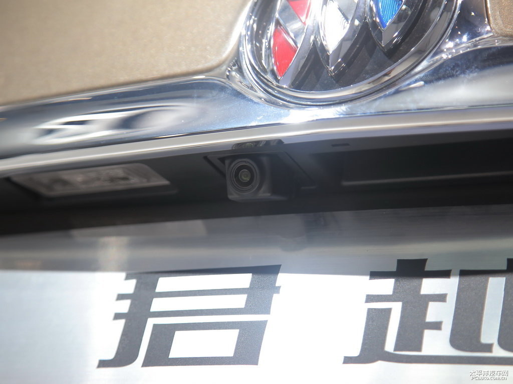 托帕石棕君越車尾外觀圖片