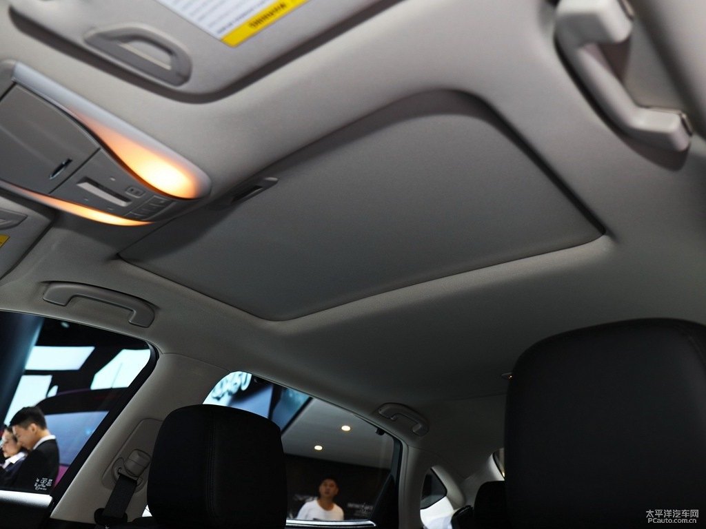 鉑金灰英菲尼迪Q70L車廂內(nèi)飾圖片