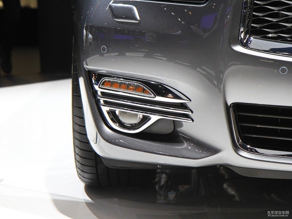 鉑金灰英菲尼迪Q70L車頭外觀圖片