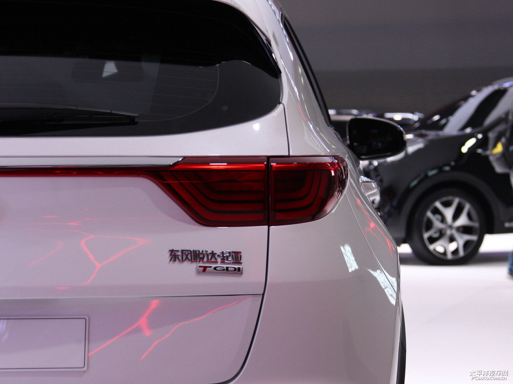 透明白起亞KX5車尾外觀圖片
