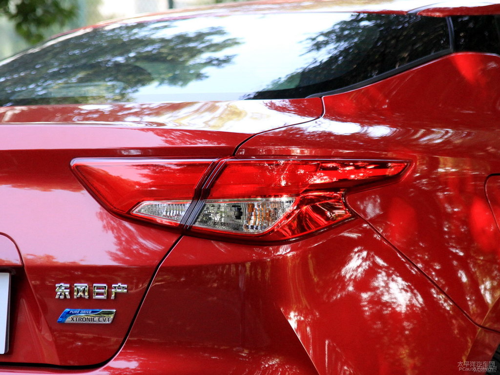 烈焰紅藍(lán)鳥車尾外觀圖片