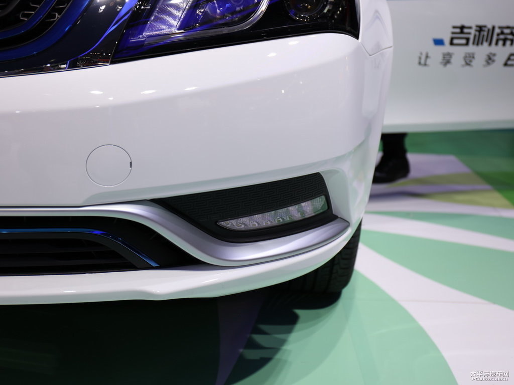 冰晶白帝豪新能源車頭外觀圖片