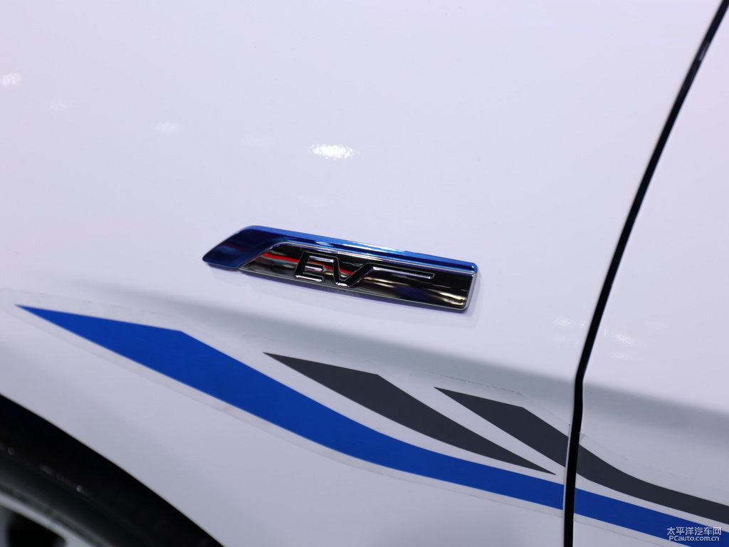 冰晶白帝豪新能源車(chē)身外觀圖片