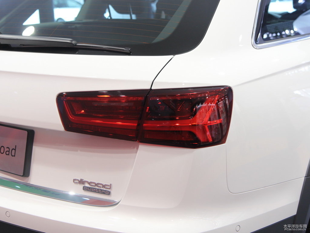 朱鷺白奧迪A6(進(jìn)口)車尾外觀圖片