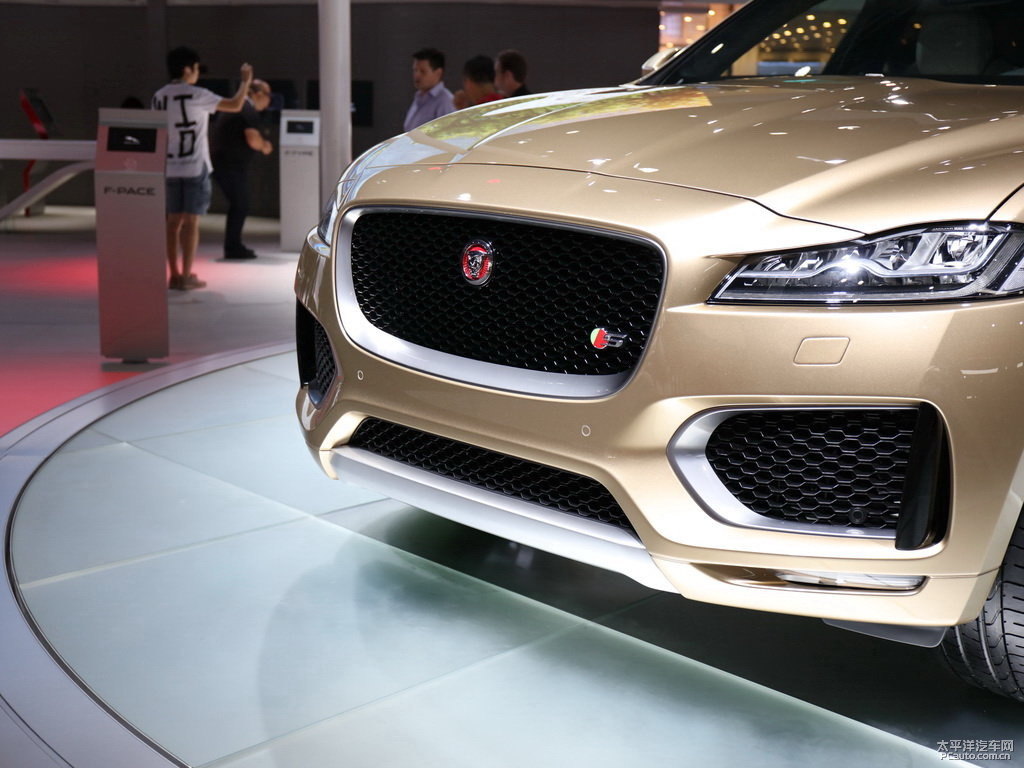 ʯӢɫݱF-PACE܇^^DƬ