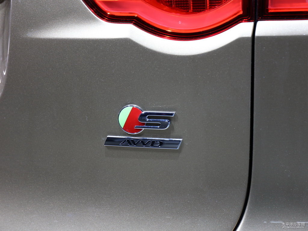 ʯӢɫݱF-PACE܇β^DƬ