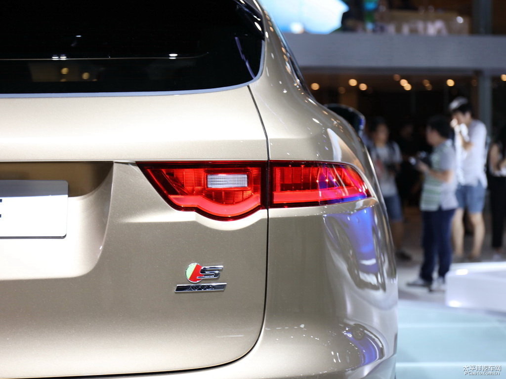 ʯӢɫݱF-PACE܇β^DƬ