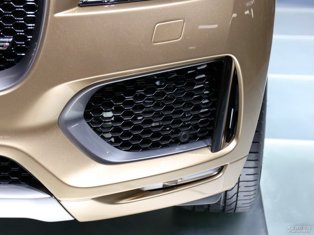 ʯӢɫݱF-PACE܇^^DƬ