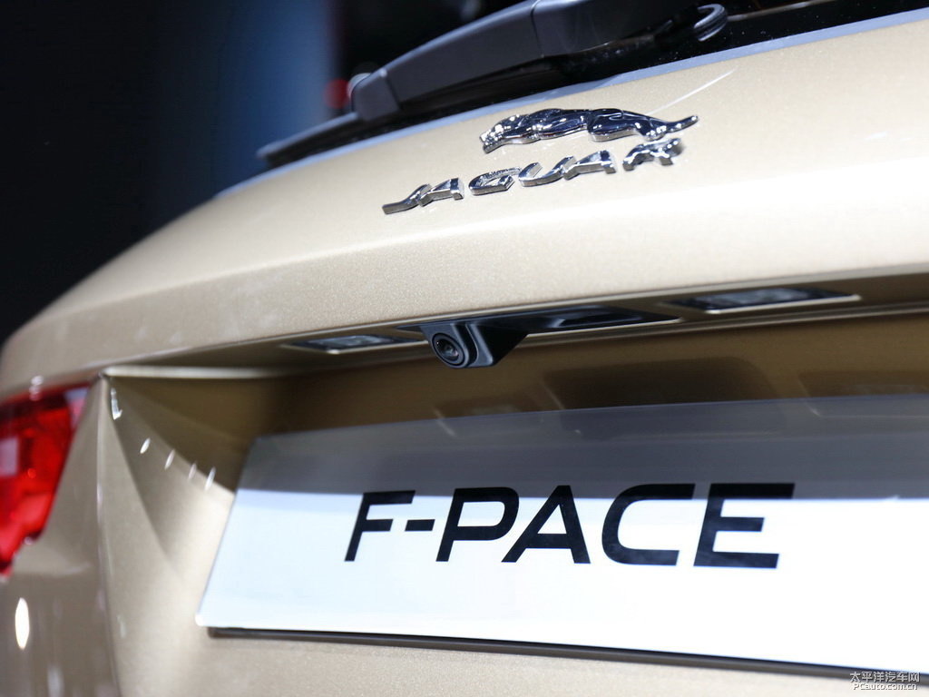 ʯӢɫݱF-PACE܇β^DƬ