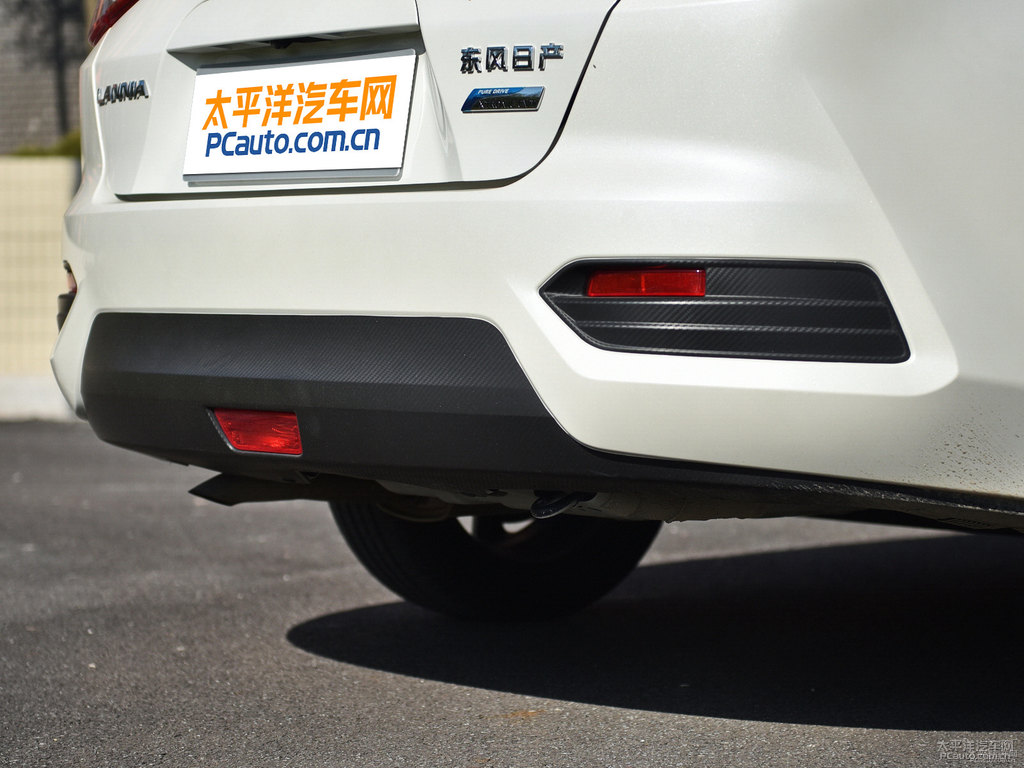 珠光白藍(lán)鳥(niǎo)車尾外觀圖片