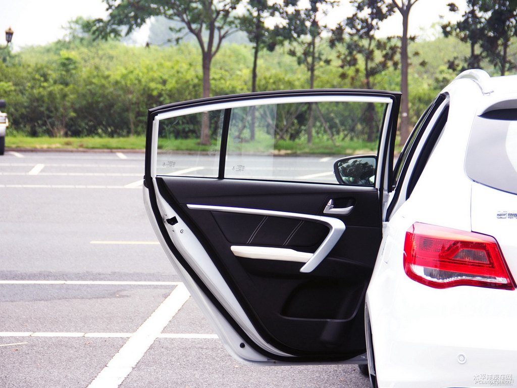 冰晶白新帝豪車廂內飾圖片