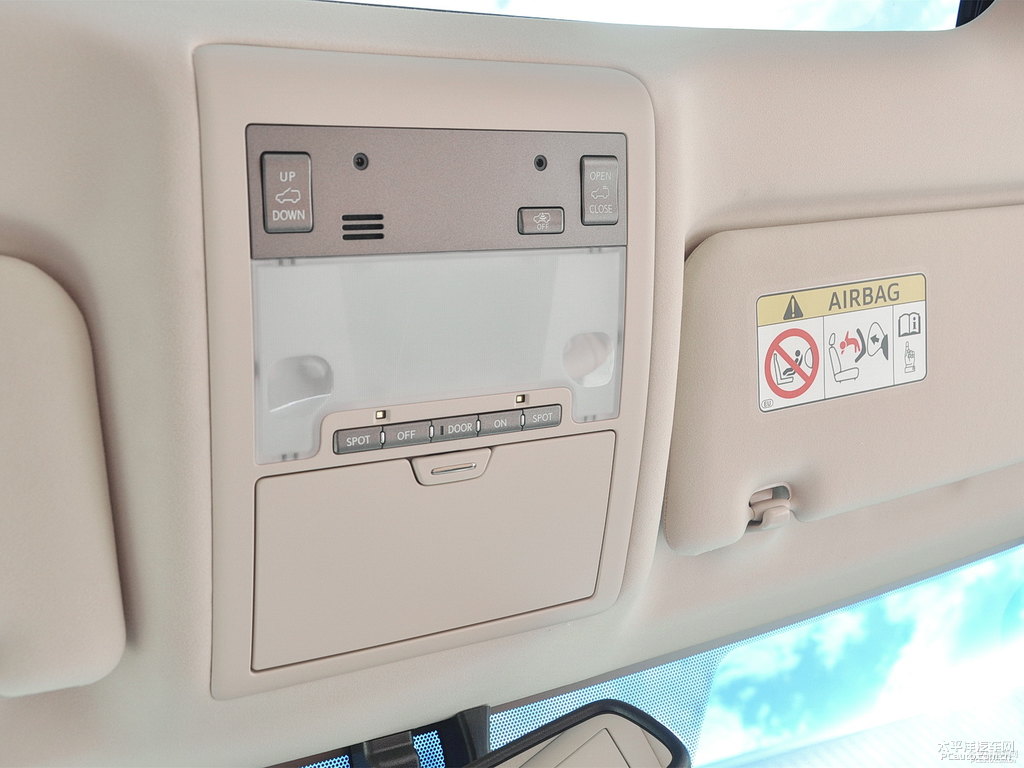 亮褐色雷克薩斯LX車(chē)廂內(nèi)飾圖片