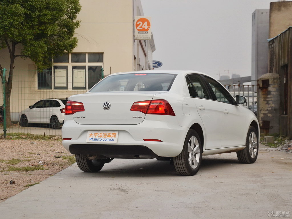極地白寶來整車外觀外觀圖片