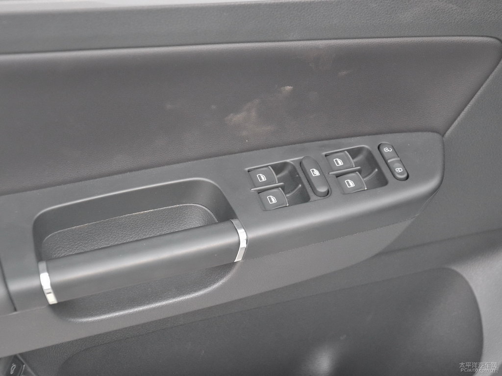 極地白寶來(lái)車(chē)廂內(nèi)飾圖片