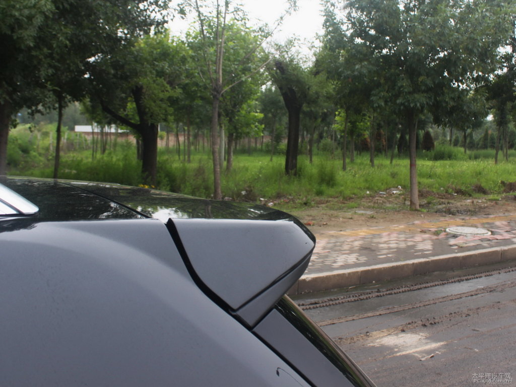 奧斯陸黑銳界L車尾外觀圖片