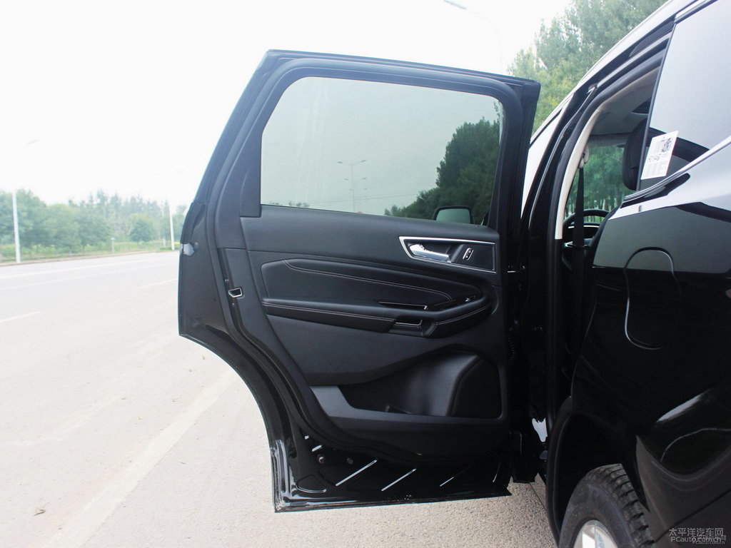 奧斯陸黑銳界L車廂內(nèi)飾圖片