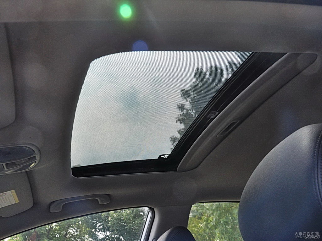 瑩白索納塔車廂內(nèi)飾圖片