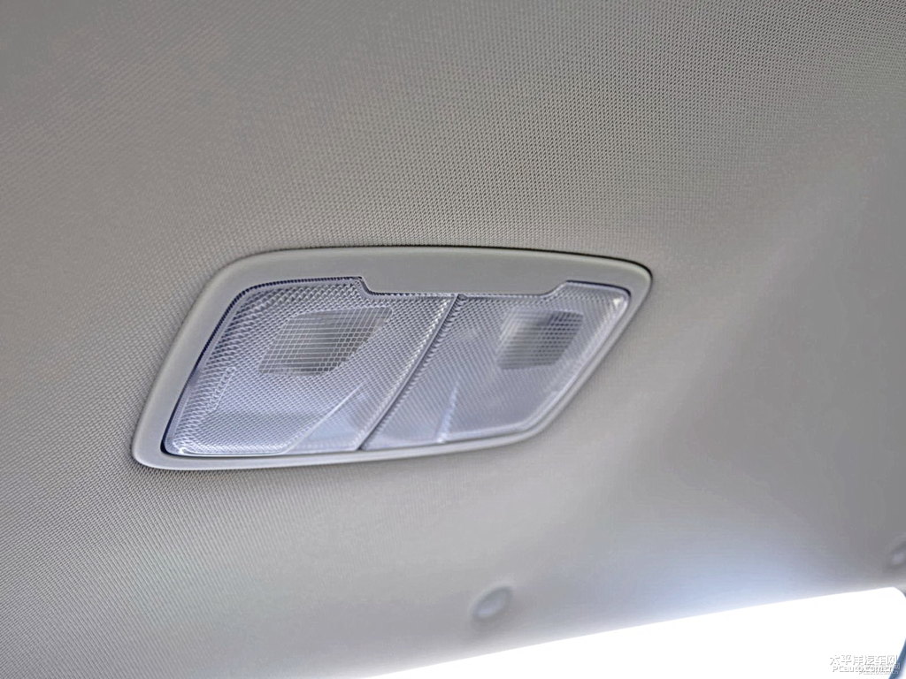 瑩白索納塔車廂內(nèi)飾圖片