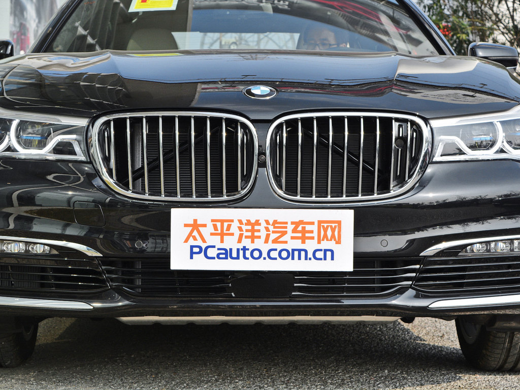 黑色寶馬7系車頭外觀圖片