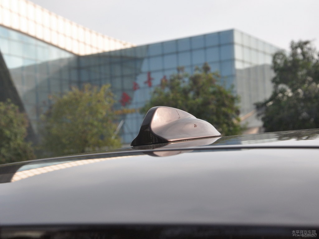 醇咖色沃爾沃V60車尾外觀圖片