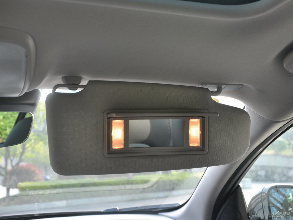 醇咖色沃爾沃V60車廂內(nèi)飾圖片