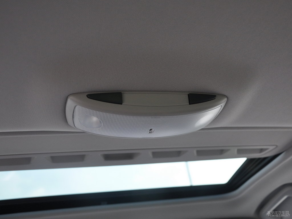 醇咖色沃爾沃V60車廂內(nèi)飾圖片