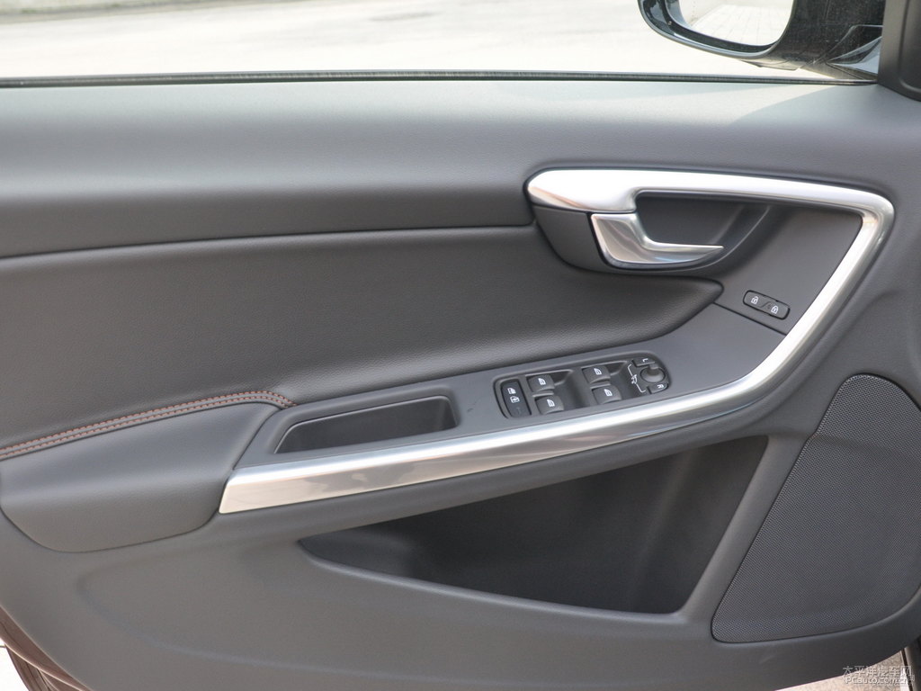醇咖色沃爾沃V60車廂內(nèi)飾圖片