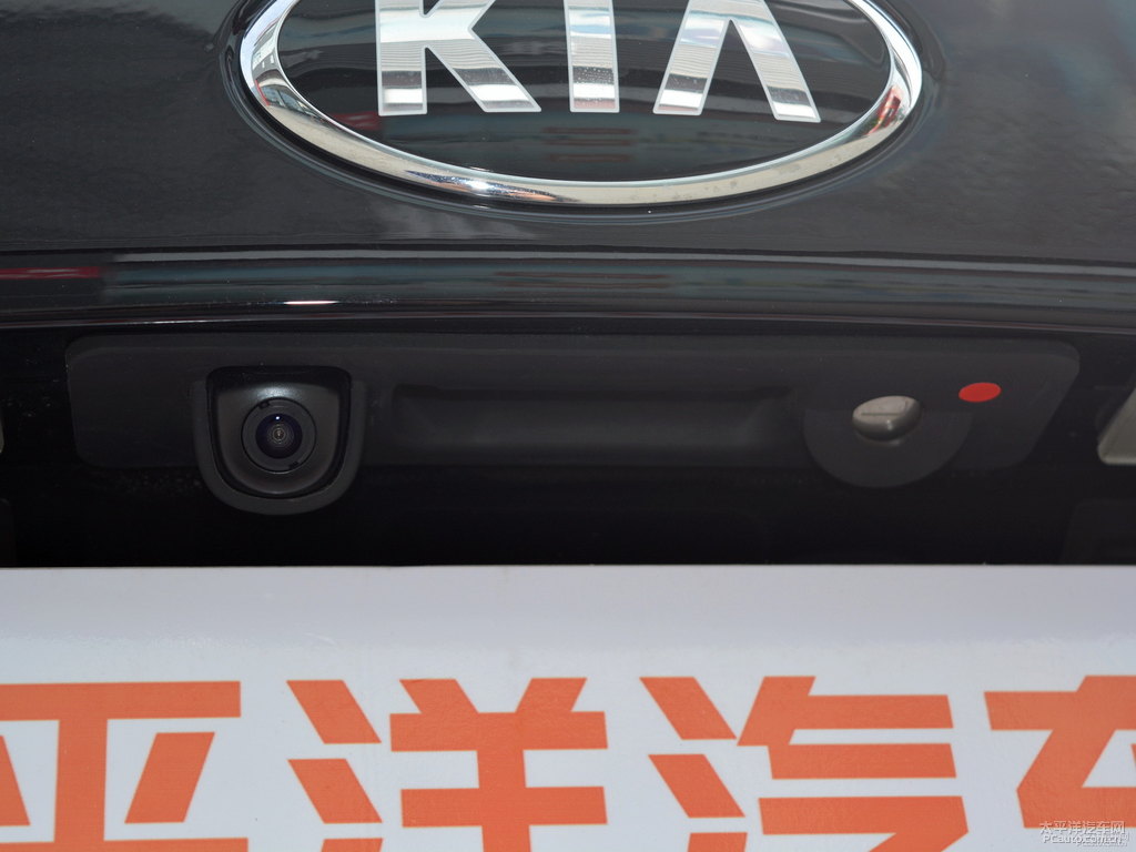 極光黑起亞K5凱酷車尾外觀圖片