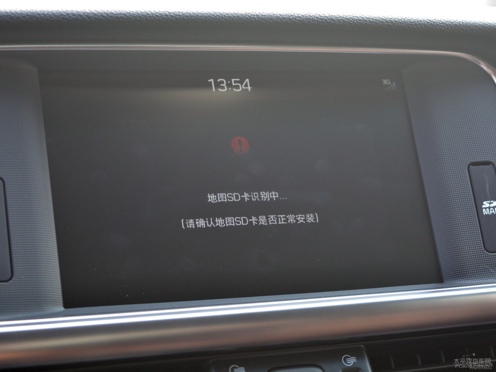 極光黑起亞K5凱酷中控內(nèi)飾圖片