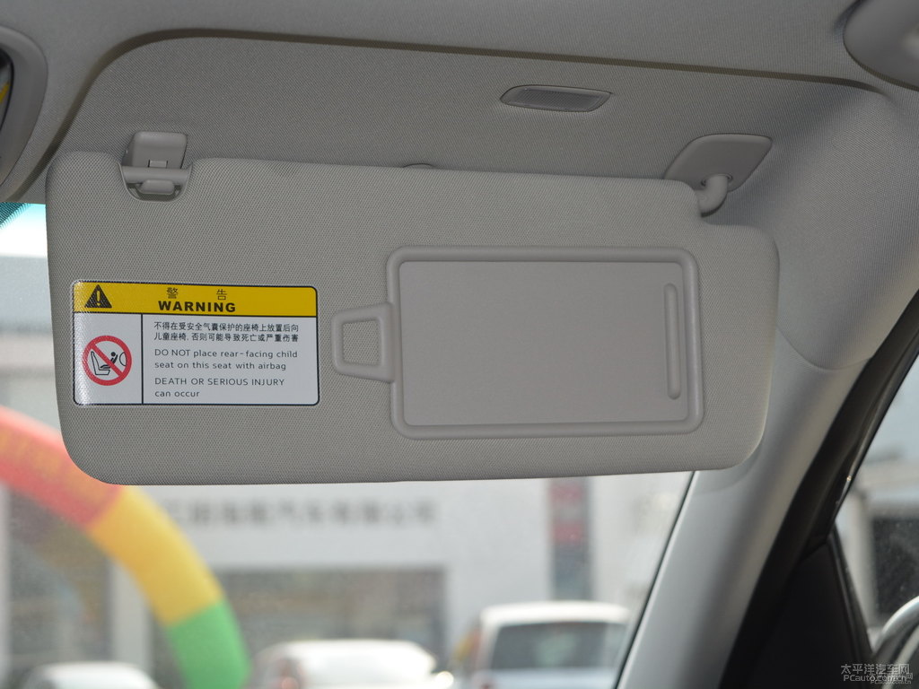 極光黑起亞K5凱酷車廂內(nèi)飾圖片