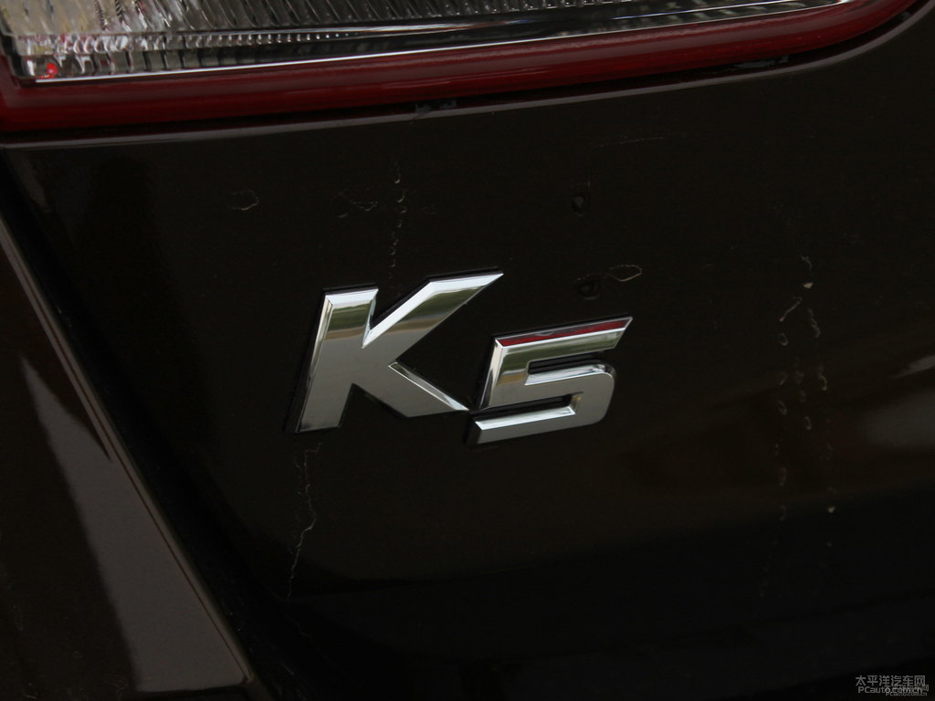 典雅金起亞K5凱酷車尾外觀圖片