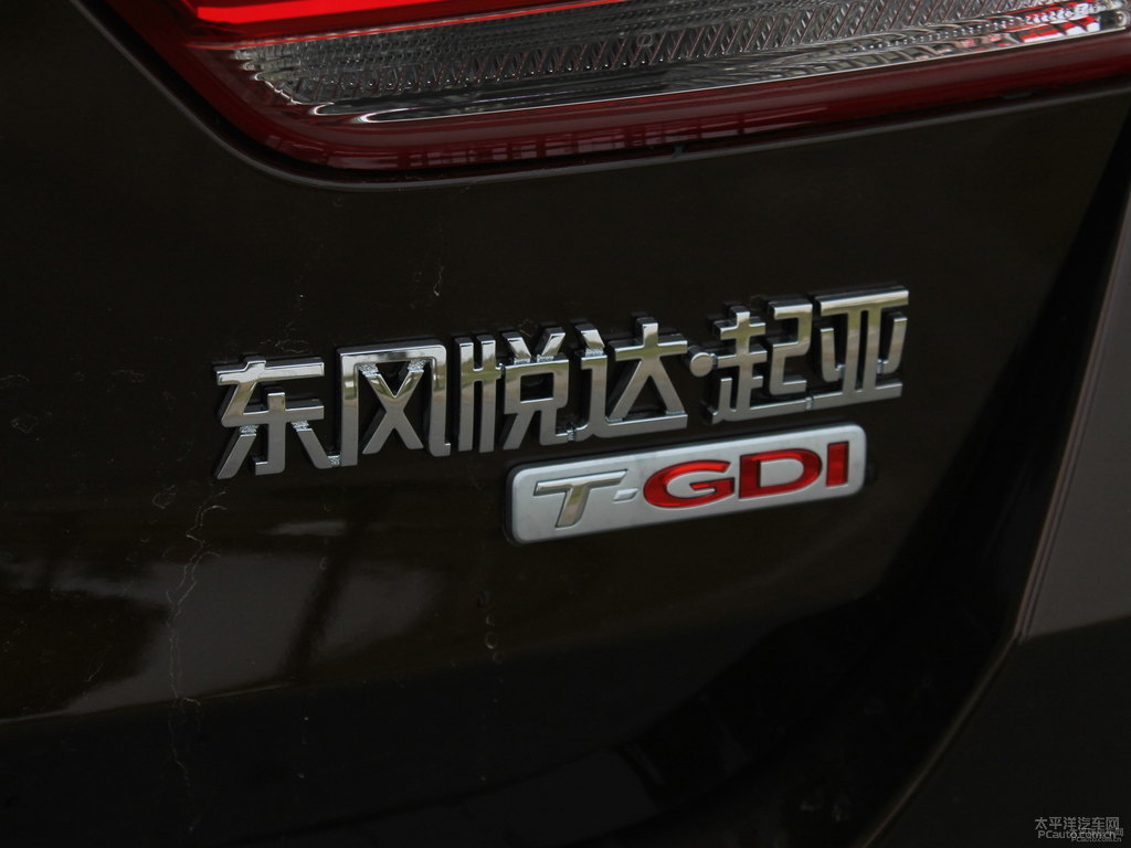典雅金起亞K5凱酷車(chē)尾外觀圖片