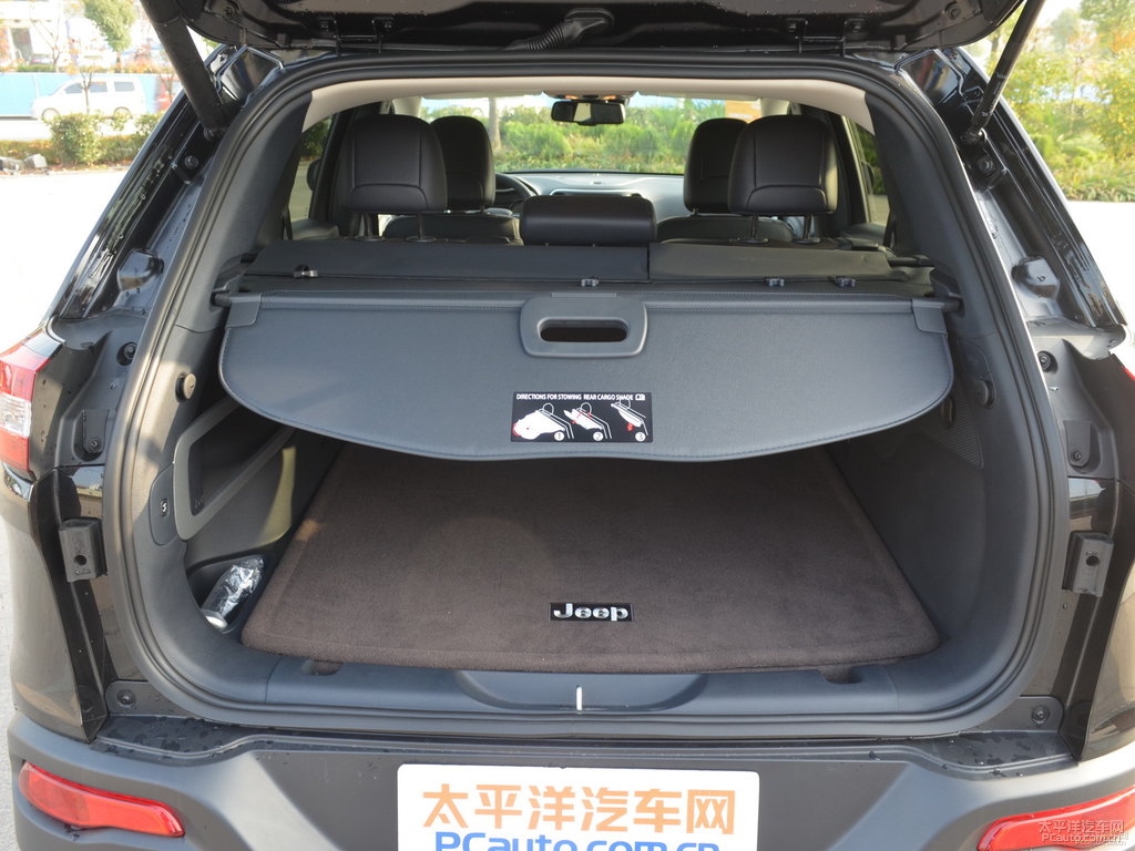 晶黑自由光后備廂空間圖片