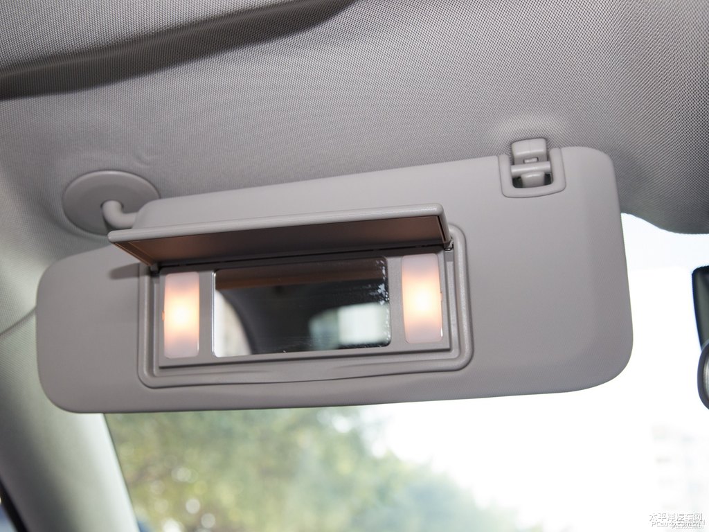 幻白君威車廂內(nèi)飾圖片
