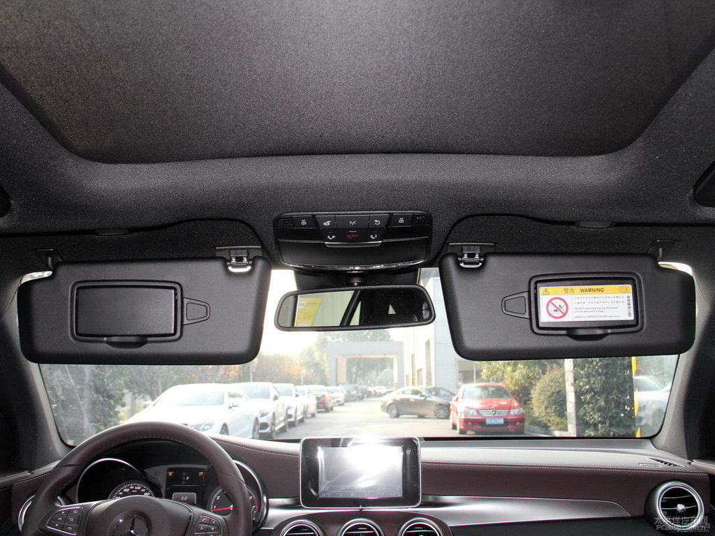 曜巖黑奔馳GLC車廂內(nèi)飾圖片