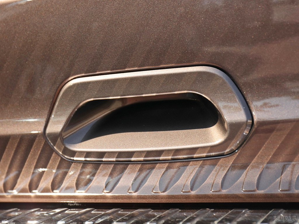 睿智棕哈弗H6車尾外觀圖片